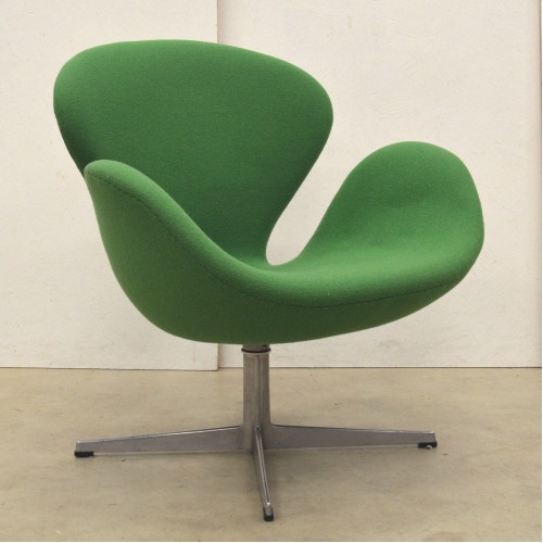 Кресло Сван на металлическом основании, зеленое