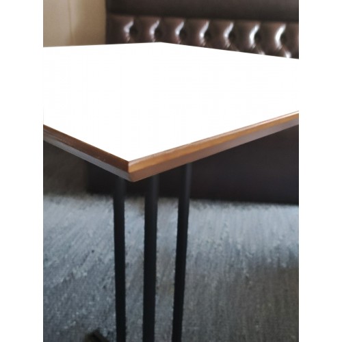 Стильний стіл МДФ-Крос для кафе